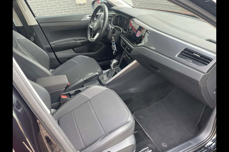 Volkswagen Taigo 1.0 TSI R-Line Business 'Ruby Red' / stoelverwarming / CarPlay