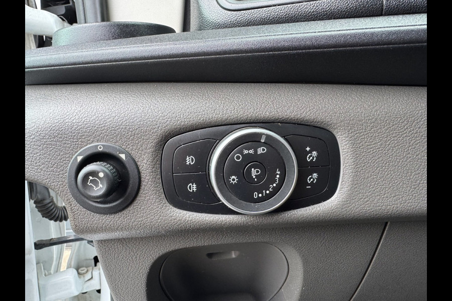Ford Transit 350 2.0 TDCI L2H1 DC Trend 4WD | Open laadbak | Bluetooth | Kunstleder | 7-pers | Cruise| Radio | Airco | AWD 4x4