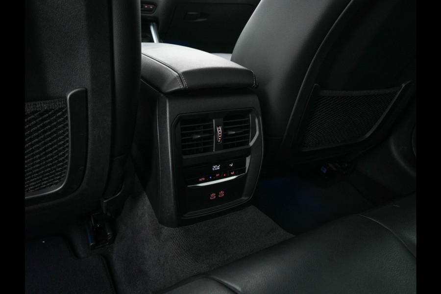 BMW 3-serie 330e eDrive Edition (Plug-In) (INCL-BTW) Aut. *LEATHER | FULL-LED | DIGI-COCKPIT | HEATED-SPORTSEATS | PRIVACYGLASS | AMBIENTLIGHT | DAB | NAVI-FULLMAP | ECC | CARPLAY | PDC | CRUI/SE | 18''ALU*