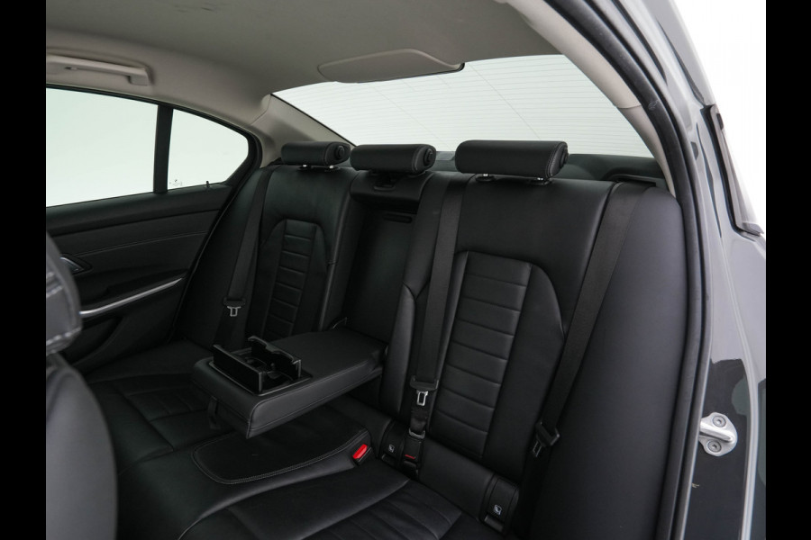 BMW 3-serie 330e eDrive Edition (Plug-In) (INCL-BTW) Aut. *LEATHER | FULL-LED | DIGI-COCKPIT | HEATED-SPORTSEATS | PRIVACYGLASS | AMBIENTLIGHT | DAB | NAVI-FULLMAP | ECC | CARPLAY | PDC | CRUI/SE | 18''ALU*
