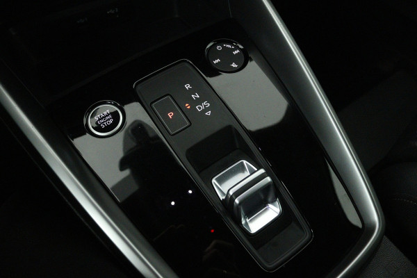 Audi A3 Sportback 30 TFSI S edition (DIGITALE COCKPIT, CRUISE CONTROL ADAPTIEF, NAVIGATIE, PARKEERSENSOREN)