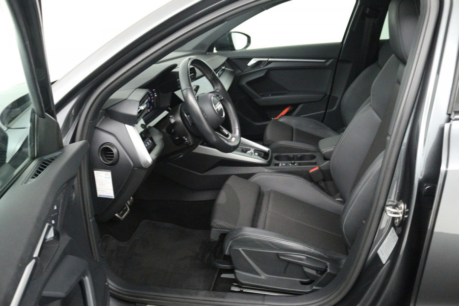 Audi A3 Sportback 30 TFSI S edition (DIGITALE COCKPIT, CRUISE CONTROL ADAPTIEF, NAVIGATIE, PARKEERSENSOREN)