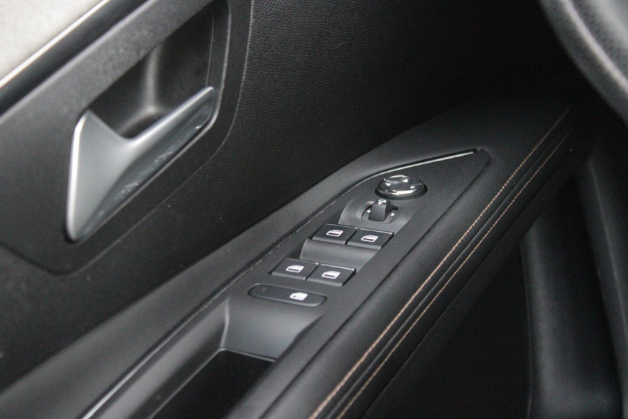 Peugeot 3008 1.6 HYbrid4 300PK GT PACK BUSINESS | CAMERA VOOR + ACHTER | APPLE CARPLAY/ANDROID AUTO | ELEKTRISCH BEDIENBARE ACHTERKLEP | ADAPTIVE CRUISE CONTROL | 18" LICHTMETALEN VELGEN | FULL LED KOPLAMPEN | DODEHOEK BEWAKING | CLIMATE CONTROL | NAVIGATIE | DAB+ RADIO | KEYLESS ENTRY/START |