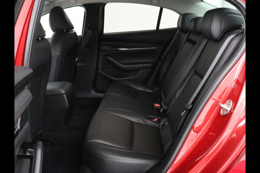 Mazda 3 2.0 e-SkyActiv-X M Hybrid 180 Luxury | Leder | Head-Up | Stoelverwarming | Trekhaak | Bose Sound | Camera | Carplay | Memory | Adaptive cruise | Navigatie | Full LED | Stuurverwarming | Keyless