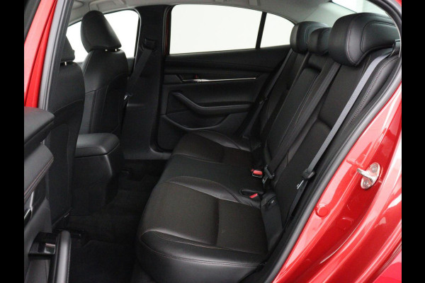 Mazda 3 2.0 e-SkyActiv-X M Hybrid 180 Luxury | Leder | Head-Up | Stoelverwarming | Trekhaak | Bose Sound | Camera | Carplay | Memory | Adaptive cruise | Navigatie | Full LED | Stuurverwarming | Keyless