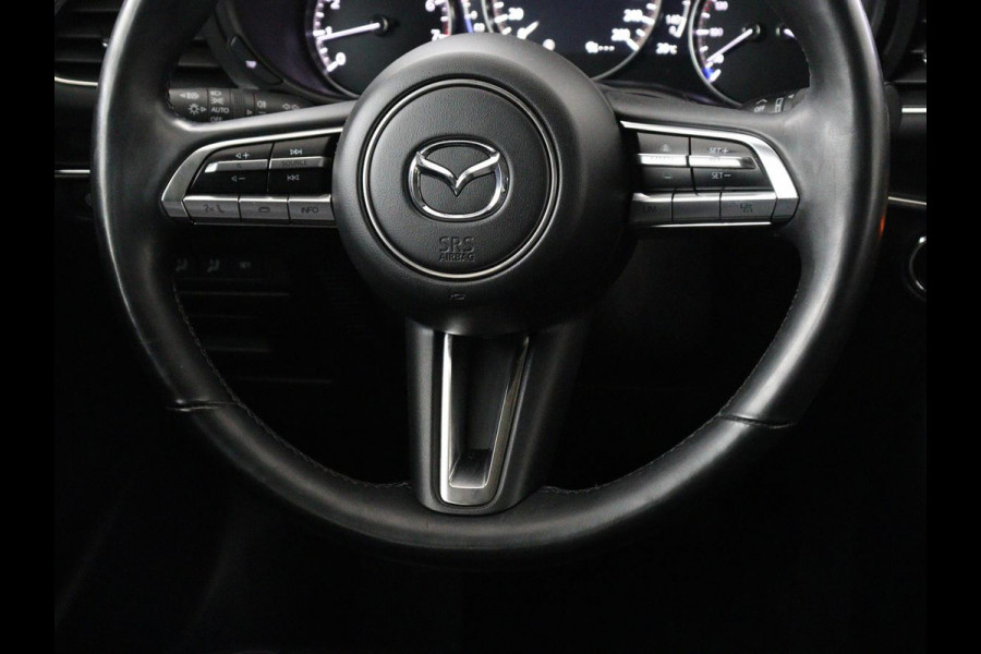 Mazda 3 2.0 e-SkyActiv-X M Hybrid 180 Luxury | Leder | Head-Up | Stoelverwarming | Trekhaak | Bose Sound | Camera | Carplay | Memory | Adaptive cruise | Navigatie | Full LED | Stuurverwarming | Keyless