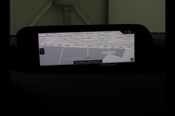Mazda 3 2.0 e-SkyActiv-X M Hybrid 180 Luxury | Leder | Head-Up | Stoelverwarming | Trekhaak | Bose Sound | Camera | Carplay | Memory | Adaptive cruise | Navigatie | Full LED | Stuurverwarming | Keyless