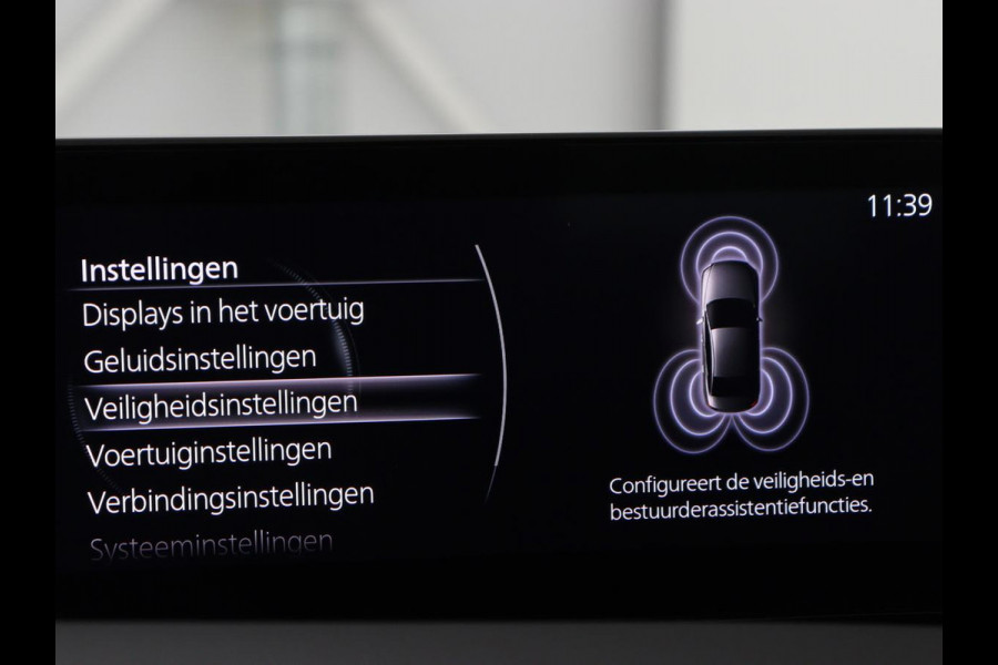 Mazda 3 2.0 e-SkyActiv-X M Hybrid 180 Luxury | Leder | Head-Up | Stoelverwarming | Trekhaak | Bose Sound | Camera | Carplay | Memory | Adaptive cruise | Navigatie | Full LED | Stuurverwarming | Keyless