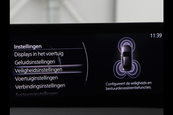 Mazda 3 2.0 e-SkyActiv-X M Hybrid 180 Luxury | Leder | Head-Up | Stoelverwarming | Trekhaak | Bose Sound | Camera | Carplay | Memory | Adaptive cruise | Navigatie | Full LED | Stuurverwarming | Keyless