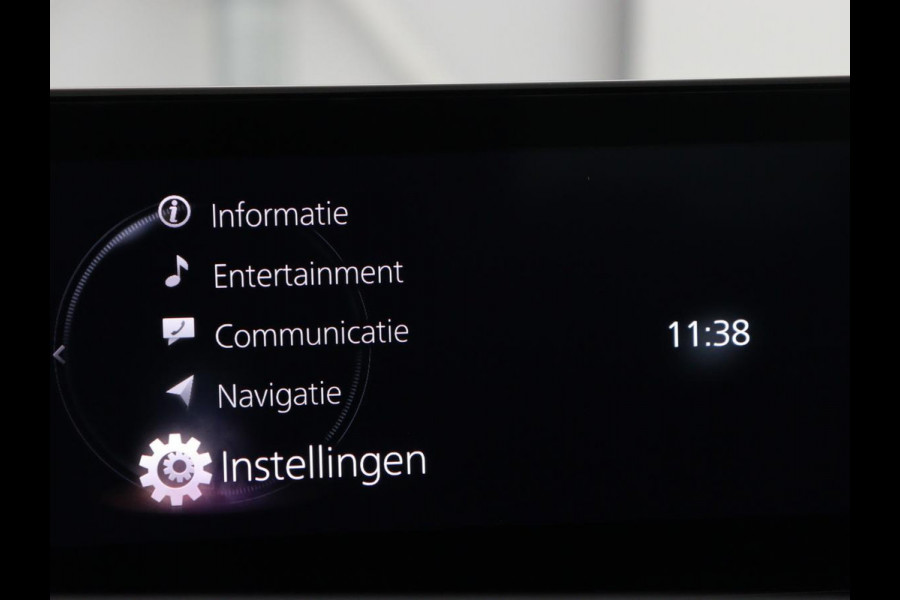 Mazda 3 2.0 e-SkyActiv-X M Hybrid 180 Luxury | Leder | Head-Up | Stoelverwarming | Trekhaak | Bose Sound | Camera | Carplay | Memory | Adaptive cruise | Navigatie | Full LED | Stuurverwarming | Keyless