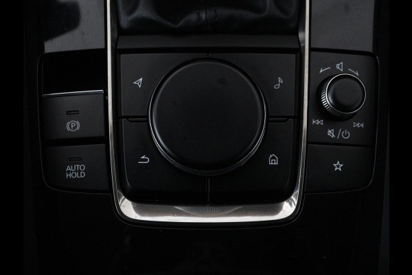 Mazda 3 2.0 e-SkyActiv-X M Hybrid 180 Luxury | Leder | Head-Up | Stoelverwarming | Trekhaak | Bose Sound | Camera | Carplay | Memory | Adaptive cruise | Navigatie | Full LED | Stuurverwarming | Keyless