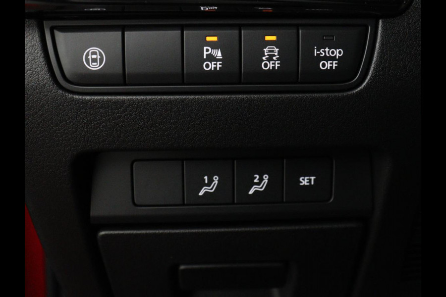 Mazda 3 2.0 e-SkyActiv-X M Hybrid 180 Luxury | Leder | Head-Up | Stoelverwarming | Trekhaak | Bose Sound | Camera | Carplay | Memory | Adaptive cruise | Navigatie | Full LED | Stuurverwarming | Keyless