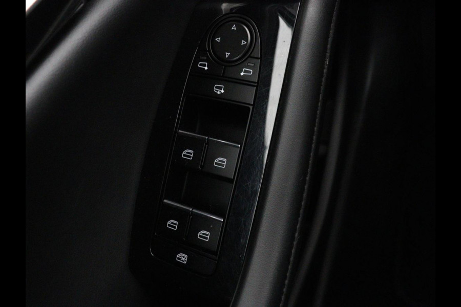 Mazda 3 2.0 e-SkyActiv-X M Hybrid 180 Luxury | Leder | Head-Up | Stoelverwarming | Trekhaak | Bose Sound | Camera | Carplay | Memory | Adaptive cruise | Navigatie | Full LED | Stuurverwarming | Keyless