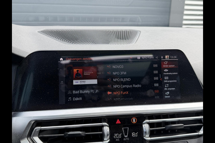 BMW 3 Serie Touring 320i High Executive M-Sport | Panoramadak | Camera | Head-Up Display | DAB | Stoelverwarming | Elektrische Achterklep |