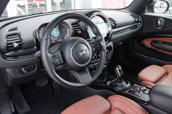 MINI Clubman 1.5 136PK AUTOMAAT COOPER RICHMOND PARK EDITION | PANORAMISCH SCHUIF/KANTEL DAK | FULL LEDEREN BEKLEDING "CHESTER MALT BROWN" | ACHTERUITRIJ CAMERA | PARKEERSENSOREN ACHTER | FULL LED KOPLAMPEN | DRAADLOZE APPLE CARPLAY/ANDROID AUTO | NAVIGATIE | STOEL/STUUR VERWARMING | 18" LICHTMETALEN VELGEN "BLACK STAR SPOKE" | "UNION JACK" ACHTERLICHTEN | COMFORT ACCESS TOEGANG |