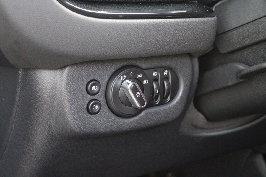 MINI Clubman 1.5 136PK AUTOMAAT COOPER RICHMOND PARK EDITION | PANORAMISCH SCHUIF/KANTEL DAK | FULL LEDEREN BEKLEDING "CHESTER MALT BROWN" | ACHTERUITRIJ CAMERA | PARKEERSENSOREN ACHTER | FULL LED KOPLAMPEN | DRAADLOZE APPLE CARPLAY/ANDROID AUTO | NAVIGATIE | STOEL/STUUR VERWARMING | 18" LICHTMETALEN VELGEN "BLACK STAR SPOKE" | "UNION JACK" ACHTERLICHTEN | COMFORT ACCESS TOEGANG |