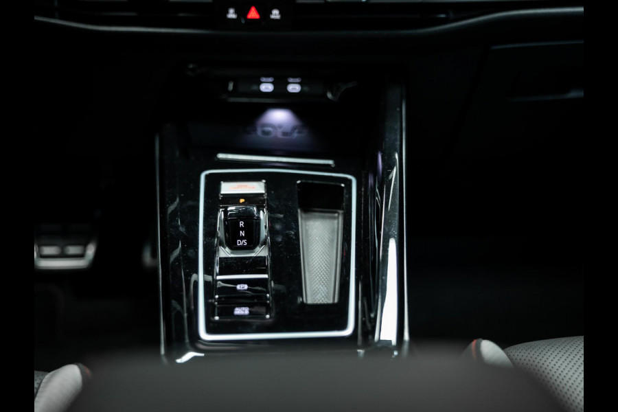 Volkswagen Golf 2.0 TSI GTI Clubsport | Akrapovic | Head-Up | Stuurverwarming | Pano |