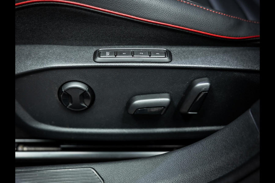 Volkswagen Golf 2.0 TSI GTI Clubsport | Akrapovic | Head-Up | Stuurverwarming | Pano |