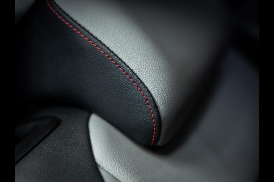 Volkswagen Golf 2.0 TSI GTI Clubsport | Akrapovic | Head-Up | Stuurverwarming | Pano |