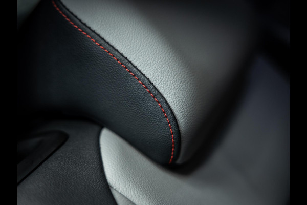 Volkswagen Golf 2.0 TSI GTI Clubsport | Akrapovic | Head-Up | Stuurverwarming | Pano |