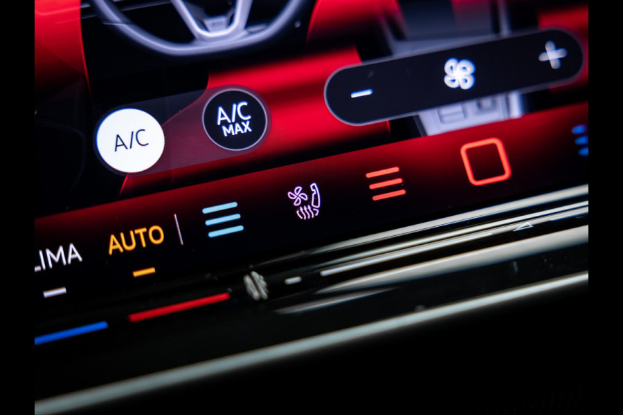 Volkswagen Golf 2.0 TSI GTI Clubsport | Akrapovic | Head-Up | Stuurverwarming | Pano |