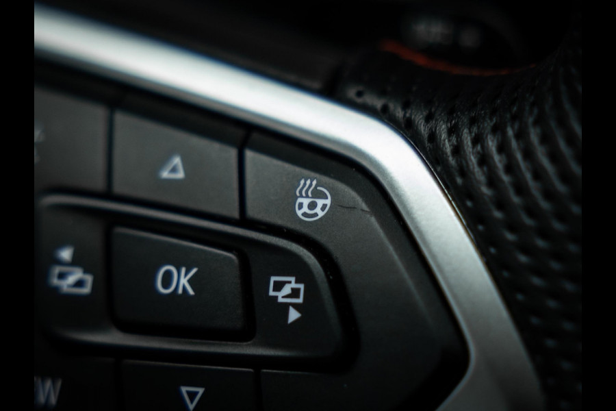 Volkswagen Golf 2.0 TSI GTI Clubsport | Akrapovic | Head-Up | Stuurverwarming | Pano |