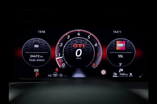 Volkswagen Golf 2.0 TSI GTI Clubsport | Akrapovic | Head-Up | Stuurverwarming | Pano |