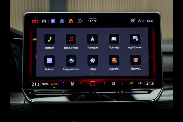 Volkswagen Golf 2.0 TSI GTI Clubsport | Akrapovic | Head-Up | Stuurverwarming | Pano |