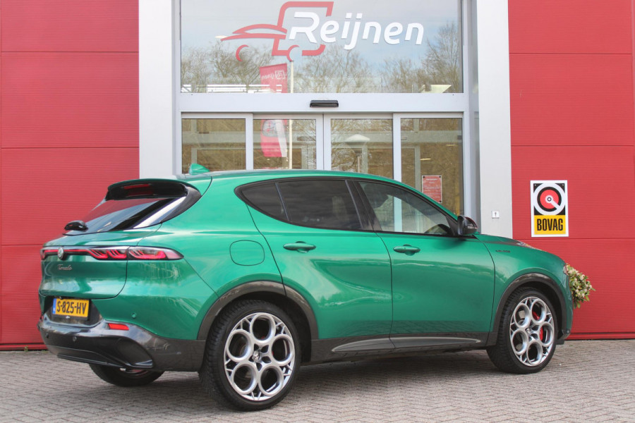 Alfa Romeo Tonale 1.5T Hybrid 160PK VELOCE | AFNEEMBARE TREKHAAK | PREMIUM PACK: LEDEREN BEKLEDING/GEVENTILEERDE VOORSTOELEN/4-VOUDIG ELEKTRISCH VERSTELBARE LENDESTEUN VOORSTOELEN/ELEKTRISCH BEDIENBARE VOORSTOELEN/GEHEUGEN OP DE BESTUUDERSSTOEL/HOOGGLANS ZWARTE RAAMOMLIJSTING/AMBIENT LIGHTING | TECHNOLOGY PACK: PARKEERWAARSCHUWING VOOR EN ACHTER/360° CAMERA/AUTOMATISCH INPARKEREN/ AUTONOMOUS DRIVING LEVEL 2: ADAPTIVE CRUISE CONTROL/LANE CENTERING ASSIST/TRAFFIC JAM ASSIST DODEHOEK DETECTIE AUTOMATISCH DIMMENDE BUITENSPIEGELS ELEKTRISCH BEDIENBARE ACHTERKLEP | WINTERPACK: STOELVERWARMING