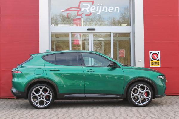 Alfa Romeo Tonale 1.5T Hybrid 160PK VELOCE | AFNEEMBARE TREKHAAK | PREMIUM PACK: LEDEREN BEKLEDING/GEVENTILEERDE VOORSTOELEN/4-VOUDIG ELEKTRISCH VERSTELBARE LENDESTEUN VOORSTOELEN/ELEKTRISCH BEDIENBARE VOORSTOELEN/GEHEUGEN OP DE BESTUUDERSSTOEL/HOOGGLANS ZWARTE RAAMOMLIJSTING/AMBIENT LIGHTING | TECHNOLOGY PACK: PARKEERWAARSCHUWING VOOR EN ACHTER/360° CAMERA/AUTOMATISCH INPARKEREN/ AUTONOMOUS DRIVING LEVEL 2: ADAPTIVE CRUISE CONTROL/LANE CENTERING ASSIST/TRAFFIC JAM ASSIST DODEHOEK DETECTIE AUTOMATISCH DIMMENDE BUITENSPIEGELS ELEKTRISCH BEDIENBARE ACHTERKLEP | WINTERPACK: STOELVERWARMING