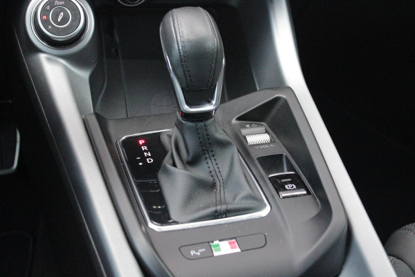 Alfa Romeo Tonale 1.5T Hybrid 160PK VELOCE | AFNEEMBARE TREKHAAK | PREMIUM PACK: LEDEREN BEKLEDING/GEVENTILEERDE VOORSTOELEN/4-VOUDIG ELEKTRISCH VERSTELBARE LENDESTEUN VOORSTOELEN/ELEKTRISCH BEDIENBARE VOORSTOELEN/GEHEUGEN OP DE BESTUUDERSSTOEL/HOOGGLANS ZWARTE RAAMOMLIJSTING/AMBIENT LIGHTING | TECHNOLOGY PACK: PARKEERWAARSCHUWING VOOR EN ACHTER/360° CAMERA/AUTOMATISCH INPARKEREN/ AUTONOMOUS DRIVING LEVEL 2: ADAPTIVE CRUISE CONTROL/LANE CENTERING ASSIST/TRAFFIC JAM ASSIST DODEHOEK DETECTIE AUTOMATISCH DIMMENDE BUITENSPIEGELS ELEKTRISCH BEDIENBARE ACHTERKLEP | WINTERPACK: STOELVERWARMING