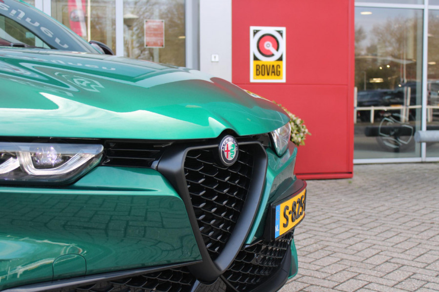 Alfa Romeo Tonale 1.5T Hybrid 160PK VELOCE | AFNEEMBARE TREKHAAK | PREMIUM PACK: LEDEREN BEKLEDING/GEVENTILEERDE VOORSTOELEN/4-VOUDIG ELEKTRISCH VERSTELBARE LENDESTEUN VOORSTOELEN/ELEKTRISCH BEDIENBARE VOORSTOELEN/GEHEUGEN OP DE BESTUUDERSSTOEL/HOOGGLANS ZWARTE RAAMOMLIJSTING/AMBIENT LIGHTING | TECHNOLOGY PACK: PARKEERWAARSCHUWING VOOR EN ACHTER/360° CAMERA/AUTOMATISCH INPARKEREN/ AUTONOMOUS DRIVING LEVEL 2: ADAPTIVE CRUISE CONTROL/LANE CENTERING ASSIST/TRAFFIC JAM ASSIST DODEHOEK DETECTIE AUTOMATISCH DIMMENDE BUITENSPIEGELS ELEKTRISCH BEDIENBARE ACHTERKLEP | WINTERPACK: STOELVERWARMING