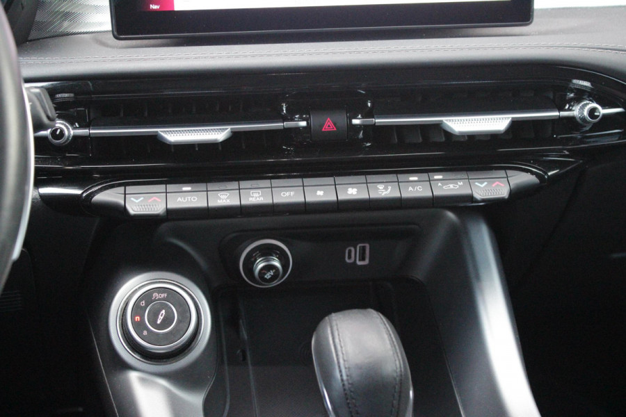 Alfa Romeo Tonale 1.5T Hybrid 160PK VELOCE | AFNEEMBARE TREKHAAK | PREMIUM PACK: LEDEREN BEKLEDING/GEVENTILEERDE VOORSTOELEN/4-VOUDIG ELEKTRISCH VERSTELBARE LENDESTEUN VOORSTOELEN/ELEKTRISCH BEDIENBARE VOORSTOELEN/GEHEUGEN OP DE BESTUUDERSSTOEL/HOOGGLANS ZWARTE RAAMOMLIJSTING/AMBIENT LIGHTING | TECHNOLOGY PACK: PARKEERWAARSCHUWING VOOR EN ACHTER/360° CAMERA/AUTOMATISCH INPARKEREN/ AUTONOMOUS DRIVING LEVEL 2: ADAPTIVE CRUISE CONTROL/LANE CENTERING ASSIST/TRAFFIC JAM ASSIST DODEHOEK DETECTIE AUTOMATISCH DIMMENDE BUITENSPIEGELS ELEKTRISCH BEDIENBARE ACHTERKLEP | WINTERPACK: STOELVERWARMING