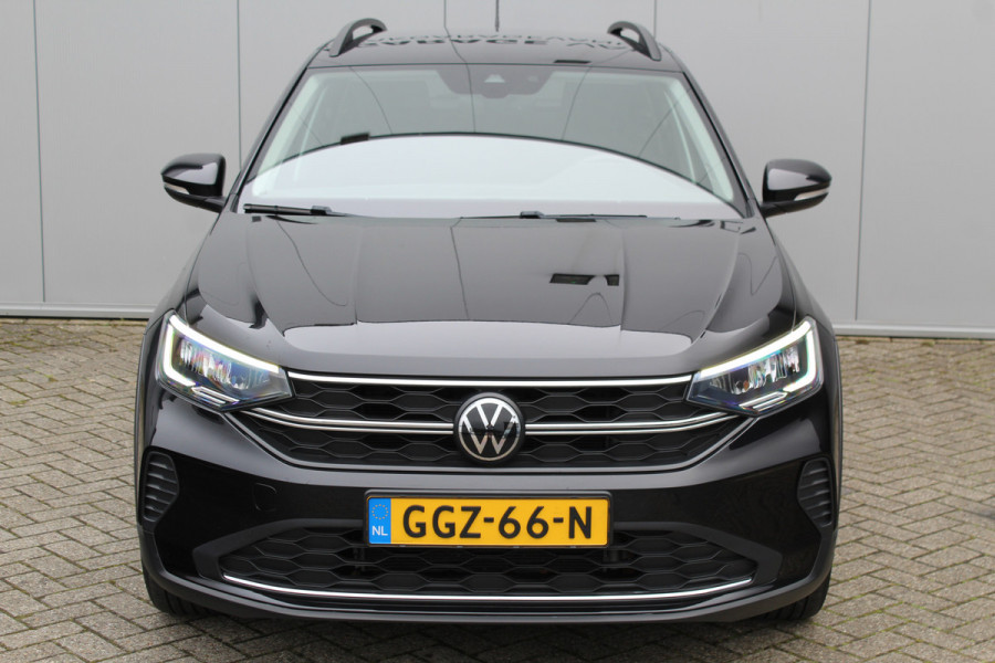 Volkswagen Taigo 1.0-96pk TSI Edition. Zeer nette en luxe hoogzitter, slechts 33.500km ! Airco, cruise cntrl adaptief, camera, pdc achter, trekhaak, LED verlichting, Apple Carplay/Android auto, bluetooth telefoonvoorb., digitaal dashboard etc.