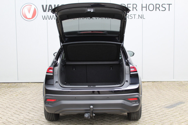 Volkswagen Taigo 1.0-96pk TSI Edition. Zeer nette en luxe hoogzitter, slechts 33.500km ! Airco, cruise cntrl adaptief, camera, pdc achter, trekhaak, LED verlichting, Apple Carplay/Android auto, bluetooth telefoonvoorb., digitaal dashboard etc.