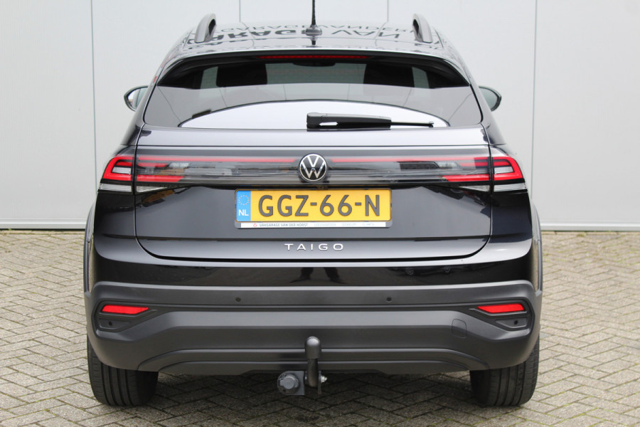 Volkswagen Taigo 1.0-96pk TSI Edition. Zeer nette en luxe hoogzitter, slechts 33.500km ! Airco, cruise cntrl adaptief, camera, pdc achter, trekhaak, LED verlichting, Apple Carplay/Android auto, bluetooth telefoonvoorb., digitaal dashboard etc.