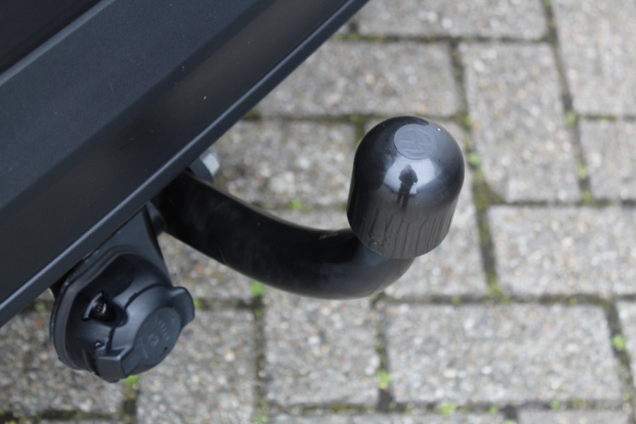 Volkswagen Taigo 1.0-96pk TSI Edition. Zeer nette en luxe hoogzitter, slechts 33.500km ! Airco, cruise cntrl adaptief, camera, pdc achter, trekhaak, LED verlichting, Apple Carplay/Android auto, bluetooth telefoonvoorb., digitaal dashboard etc.