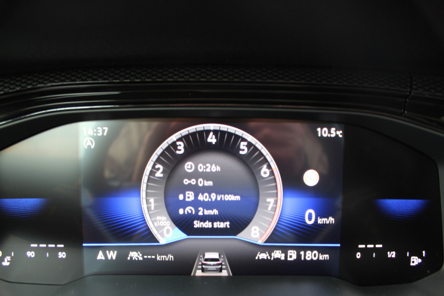 Volkswagen Taigo 1.0-96pk TSI Edition. Zeer nette en luxe hoogzitter, slechts 33.500km ! Airco, cruise cntrl adaptief, camera, pdc achter, trekhaak, LED verlichting, Apple Carplay/Android auto, bluetooth telefoonvoorb., digitaal dashboard etc.