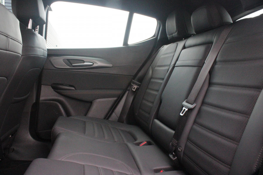 Alfa Romeo Tonale 1.5T Hybrid 160PK VELOCE | PREMIUM PACK: LEDEREN BEKLEDING/GEVENTILEERDE VOORSTOELEN/4-VOUDIG ELEKTRISCH VERSTELBARE LENDESTEUN VOORSTOELEN/HOOGGLANS ZWARTE RAAMOMLIJSTING/AMBIENT LIGHTING | TECHNOLOGY PACK: PARKEERWAARSCHUWING VOOR EN ACHTER/360° CAMERA/AUTOMATISCH INPARKEREN/ AUTONOMOUS DRIVING LEVEL 2: ADAPTIVE CRUISE CONTROL/LANE CENTERING ASSIST/TRAFFIC JAM ASSIST DODEHOEK DETECTIE AUTOMATISCH DIMMENDE BUITENSPIEGELS ELEKTRISCH BEDIENBARE ACHTERKLEP | WINTERPACK: STOELVERWARMING VOOR/STUURVERWARMING/VERWARMBARE RUITENSPROEIERS | 19" LICHTMETALEN VELGEN  | DRAADLOZ