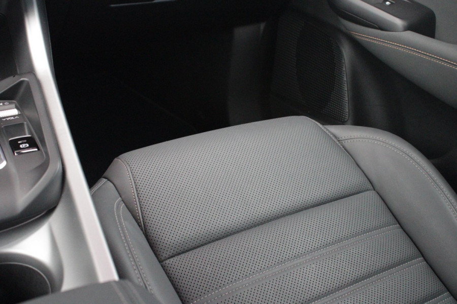 Alfa Romeo Tonale 1.5T Hybrid 160PK VELOCE | PREMIUM PACK: LEDEREN BEKLEDING/GEVENTILEERDE VOORSTOELEN/4-VOUDIG ELEKTRISCH VERSTELBARE LENDESTEUN VOORSTOELEN/HOOGGLANS ZWARTE RAAMOMLIJSTING/AMBIENT LIGHTING | TECHNOLOGY PACK: PARKEERWAARSCHUWING VOOR EN ACHTER/360° CAMERA/AUTOMATISCH INPARKEREN/ AUTONOMOUS DRIVING LEVEL 2: ADAPTIVE CRUISE CONTROL/LANE CENTERING ASSIST/TRAFFIC JAM ASSIST DODEHOEK DETECTIE AUTOMATISCH DIMMENDE BUITENSPIEGELS ELEKTRISCH BEDIENBARE ACHTERKLEP | WINTERPACK: STOELVERWARMING VOOR/STUURVERWARMING/VERWARMBARE RUITENSPROEIERS | 19" LICHTMETALEN VELGEN  | DRAADLOZ