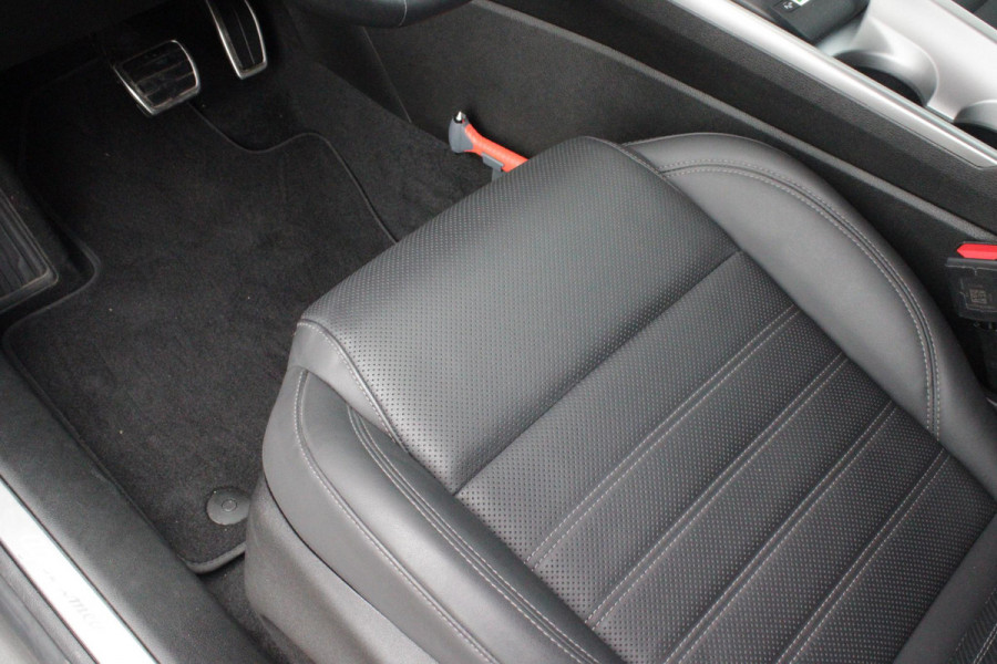 Alfa Romeo Tonale 1.5T Hybrid 160PK VELOCE | PREMIUM PACK: LEDEREN BEKLEDING/GEVENTILEERDE VOORSTOELEN/4-VOUDIG ELEKTRISCH VERSTELBARE LENDESTEUN VOORSTOELEN/HOOGGLANS ZWARTE RAAMOMLIJSTING/AMBIENT LIGHTING | TECHNOLOGY PACK: PARKEERWAARSCHUWING VOOR EN ACHTER/360° CAMERA/AUTOMATISCH INPARKEREN/ AUTONOMOUS DRIVING LEVEL 2: ADAPTIVE CRUISE CONTROL/LANE CENTERING ASSIST/TRAFFIC JAM ASSIST DODEHOEK DETECTIE AUTOMATISCH DIMMENDE BUITENSPIEGELS ELEKTRISCH BEDIENBARE ACHTERKLEP | WINTERPACK: STOELVERWARMING VOOR/STUURVERWARMING/VERWARMBARE RUITENSPROEIERS | 19" LICHTMETALEN VELGEN  | DRAADLOZ