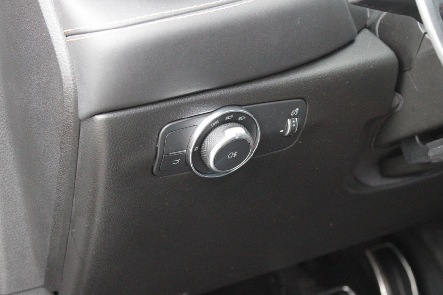 Alfa Romeo Tonale 1.5T Hybrid 160PK VELOCE | PREMIUM PACK: LEDEREN BEKLEDING/GEVENTILEERDE VOORSTOELEN/4-VOUDIG ELEKTRISCH VERSTELBARE LENDESTEUN VOORSTOELEN/HOOGGLANS ZWARTE RAAMOMLIJSTING/AMBIENT LIGHTING | TECHNOLOGY PACK: PARKEERWAARSCHUWING VOOR EN ACHTER/360° CAMERA/AUTOMATISCH INPARKEREN/ AUTONOMOUS DRIVING LEVEL 2: ADAPTIVE CRUISE CONTROL/LANE CENTERING ASSIST/TRAFFIC JAM ASSIST DODEHOEK DETECTIE AUTOMATISCH DIMMENDE BUITENSPIEGELS ELEKTRISCH BEDIENBARE ACHTERKLEP | WINTERPACK: STOELVERWARMING VOOR/STUURVERWARMING/VERWARMBARE RUITENSPROEIERS | 19" LICHTMETALEN VELGEN  | DRAADLOZ