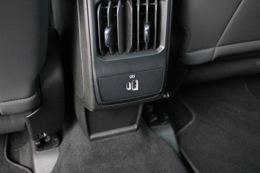 Alfa Romeo Tonale 1.5T Hybrid 160PK VELOCE | PREMIUM PACK: LEDEREN BEKLEDING/GEVENTILEERDE VOORSTOELEN/4-VOUDIG ELEKTRISCH VERSTELBARE LENDESTEUN VOORSTOELEN/HOOGGLANS ZWARTE RAAMOMLIJSTING/AMBIENT LIGHTING | TECHNOLOGY PACK: PARKEERWAARSCHUWING VOOR EN ACHTER/360° CAMERA/AUTOMATISCH INPARKEREN/ AUTONOMOUS DRIVING LEVEL 2: ADAPTIVE CRUISE CONTROL/LANE CENTERING ASSIST/TRAFFIC JAM ASSIST DODEHOEK DETECTIE AUTOMATISCH DIMMENDE BUITENSPIEGELS ELEKTRISCH BEDIENBARE ACHTERKLEP | WINTERPACK: STOELVERWARMING VOOR/STUURVERWARMING/VERWARMBARE RUITENSPROEIERS | 19" LICHTMETALEN VELGEN  | DRAADLOZ