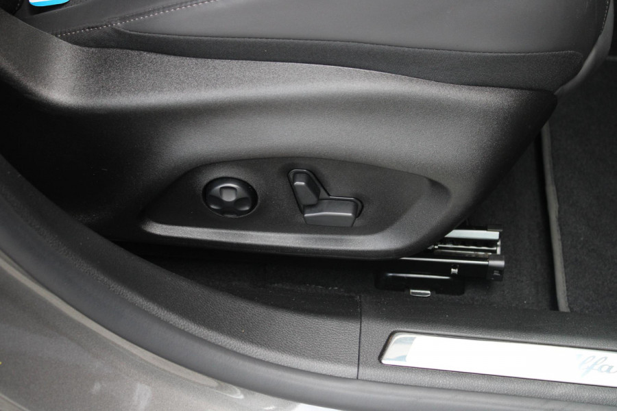 Alfa Romeo Tonale 1.5T Hybrid 160PK VELOCE | PREMIUM PACK: LEDEREN BEKLEDING/GEVENTILEERDE VOORSTOELEN/4-VOUDIG ELEKTRISCH VERSTELBARE LENDESTEUN VOORSTOELEN/HOOGGLANS ZWARTE RAAMOMLIJSTING/AMBIENT LIGHTING | TECHNOLOGY PACK: PARKEERWAARSCHUWING VOOR EN ACHTER/360° CAMERA/AUTOMATISCH INPARKEREN/ AUTONOMOUS DRIVING LEVEL 2: ADAPTIVE CRUISE CONTROL/LANE CENTERING ASSIST/TRAFFIC JAM ASSIST DODEHOEK DETECTIE AUTOMATISCH DIMMENDE BUITENSPIEGELS ELEKTRISCH BEDIENBARE ACHTERKLEP | WINTERPACK: STOELVERWARMING VOOR/STUURVERWARMING/VERWARMBARE RUITENSPROEIERS | 19" LICHTMETALEN VELGEN  | DRAADLOZ