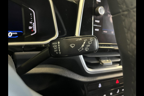 Volkswagen T-Roc 1.5 TSI 150pk DSG R-Line | Camera | Navigatie /Apple Carplay/Android Auto | Climate Control | Electrische kofferbak | Led | Dab | Adaptive Cruise Control