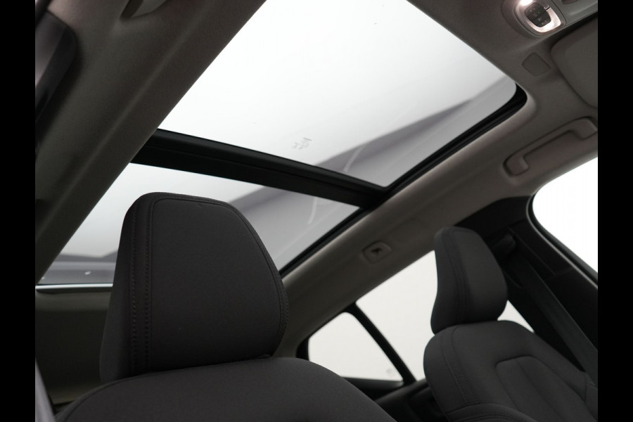 Volvo XC40 T4 Recharge Inscription PHEV 211pk Dealer O.H | Panodak | Camera | Keyless | 18"L.M | Apple Carplay | Stoelverwarming | El. Achterklep | Plug In Hybrid |