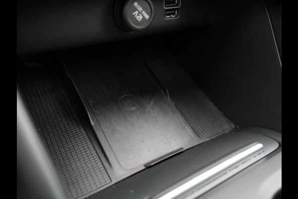 Volvo XC40 T4 Recharge Inscription PHEV 211pk Dealer O.H | Panodak | Camera | Keyless | 18"L.M | Apple Carplay | Stoelverwarming | El. Achterklep | Plug In Hybrid |