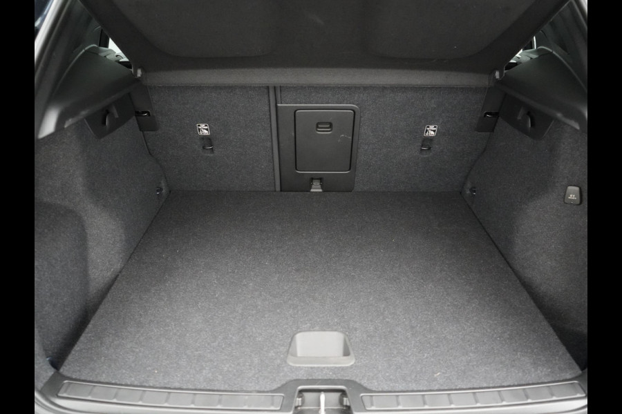 Volvo XC40 T4 Recharge Inscription PHEV 211pk Dealer O.H | Panodak | Camera | Keyless | 18"L.M | Apple Carplay | Stoelverwarming | El. Achterklep | Plug In Hybrid |