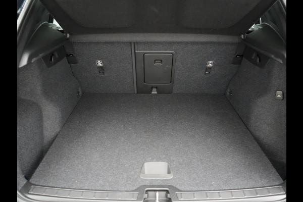 Volvo XC40 T4 Recharge Inscription PHEV 211pk Dealer O.H | Panodak | Camera | Keyless | 18"L.M | Apple Carplay | Stoelverwarming | El. Achterklep | Plug In Hybrid |