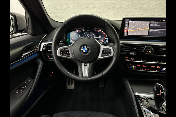 BMW 5 Serie 545e xDrive M-Sport | ACC | Head-Up | 19'' | Stuurverwarming | Sfeerverlichting | Carplay | Sportremmen | Getint Glas | Draadloos Laden | Sportstoelen | Live Cockpit Pro | LED |